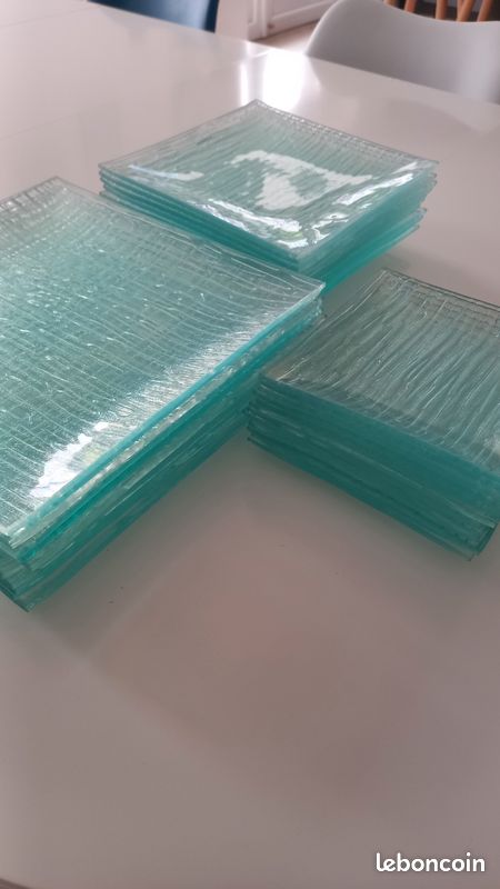 Lot d'assiettes carrées (image 1)
