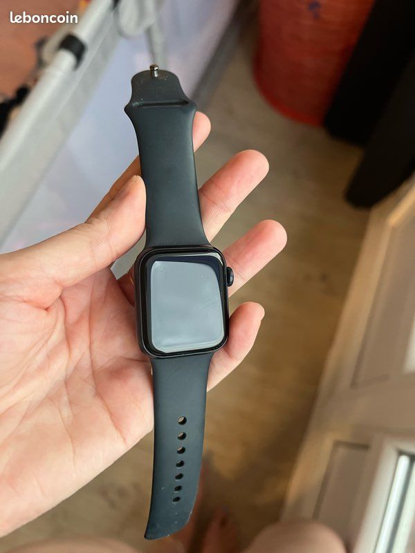 Apple Watch SE (image 1)