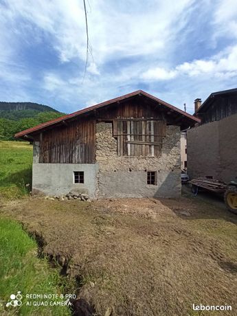 Vend grange à rénover sur terrain de 620m²