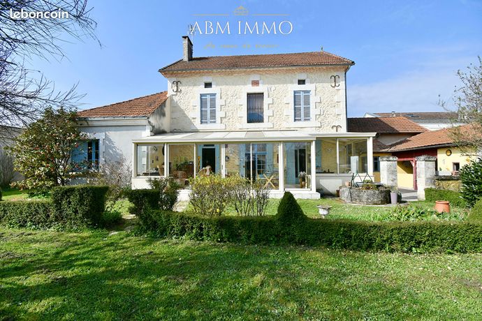 Maison 10 pièces 230 m²