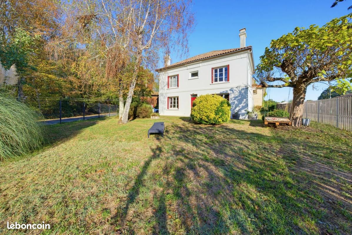 Maison 5 pièces 179 m² · à Tizac-de-Lapouyade · 179 m² · 272 000 €
