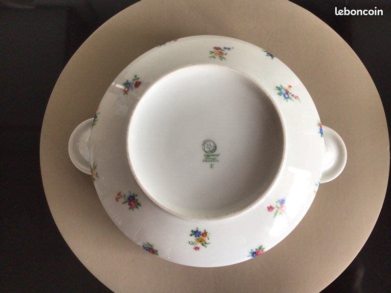 Saladier fleuri à anses en porcelaine de Limoges (image 4)