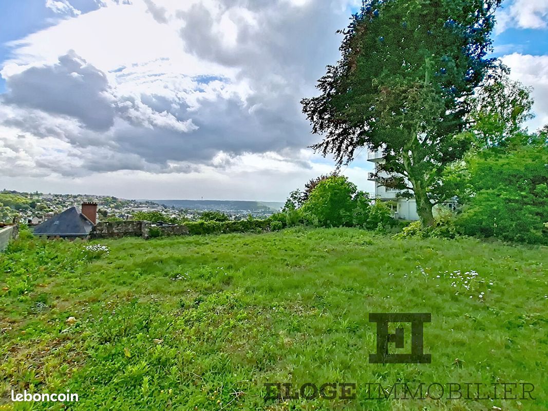 Terrain 1211 m² · à Mont-Saint-Aignan · 1 211 m² · 380 000 €