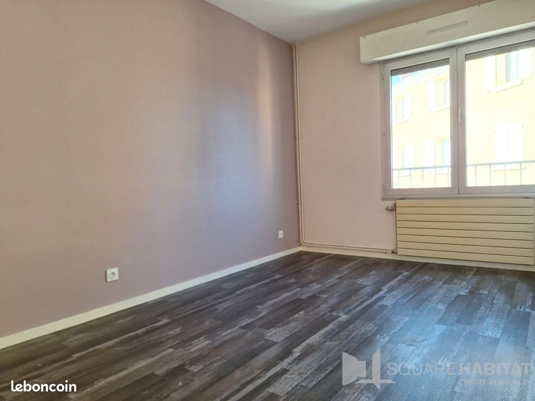 Appartement 5 pièces 108 m² · à Saint-Germain-Lembron · 108 m² · 730 €