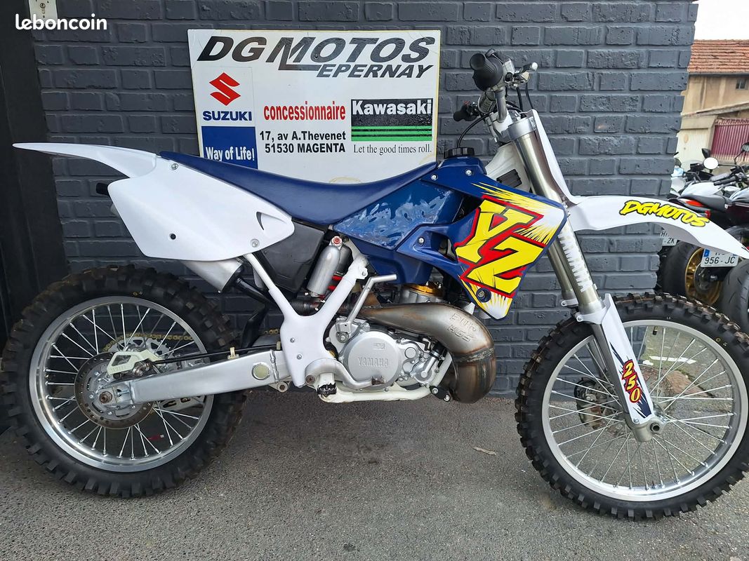 Yamaha yz 250 restauration complete effectuee (image 1)