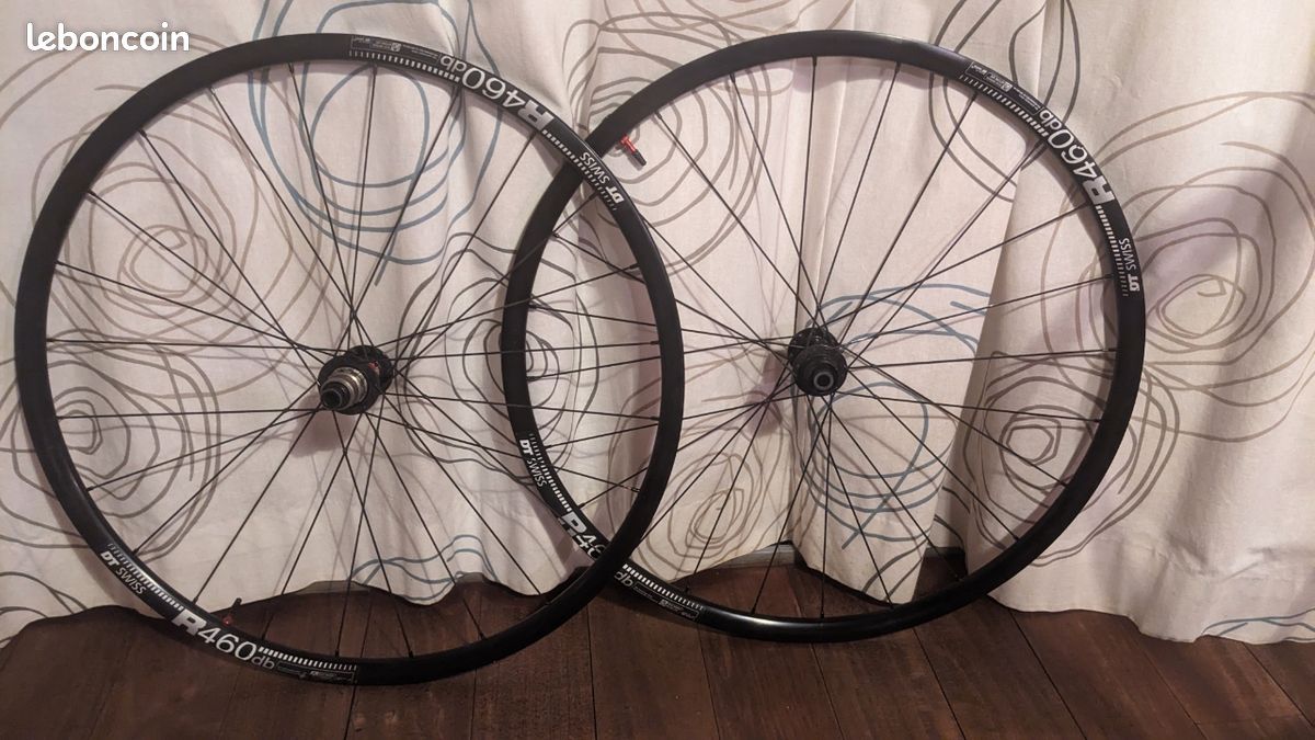 Paire De Roues DT Swiss R460 Avec Moyeux DT Swiss 350 – Noires, Route