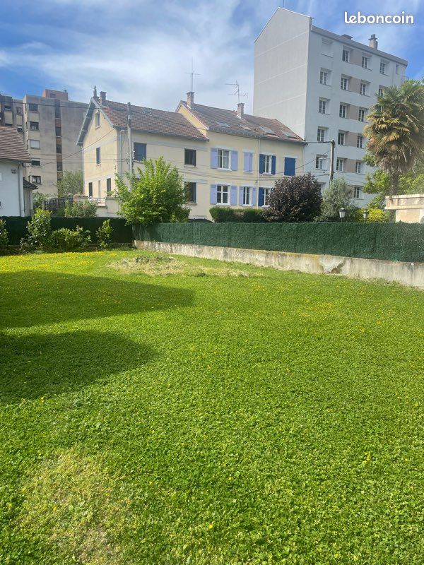 Terrain 200 m² · à Grenoble · 150 000 €