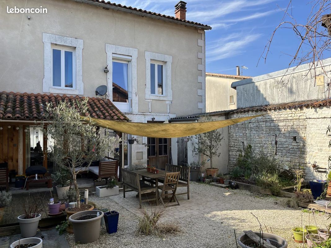 Maison 8 pièces 175 m² · à Aunac-sur-Charente · 175 m² · 192 600 €