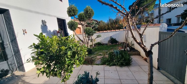 Villa 2 faces 92m2 ~ salon/séjour 42m2~ 3 ch ~2 sdb/2 wc Garage~ jardin~ cave~ mezzanine