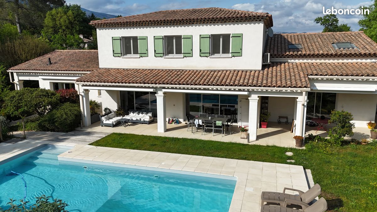 Maison 12 pièces 250 m² · à Roquefort-les-Pins · 250 m² · 1 490 000 €