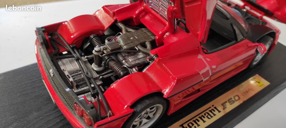 Barre Support Capot Moteur Ferrari F50 à L'échelle 1/18 - Marque Maisto, Bon état D'occasion