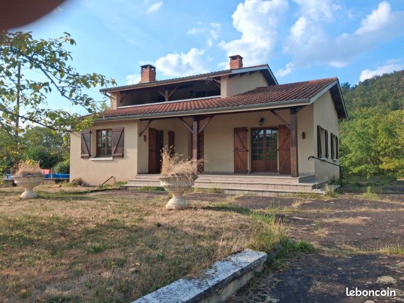 Maison 5 pièces 140 m² · à Ravel · 140 m² · 976 €