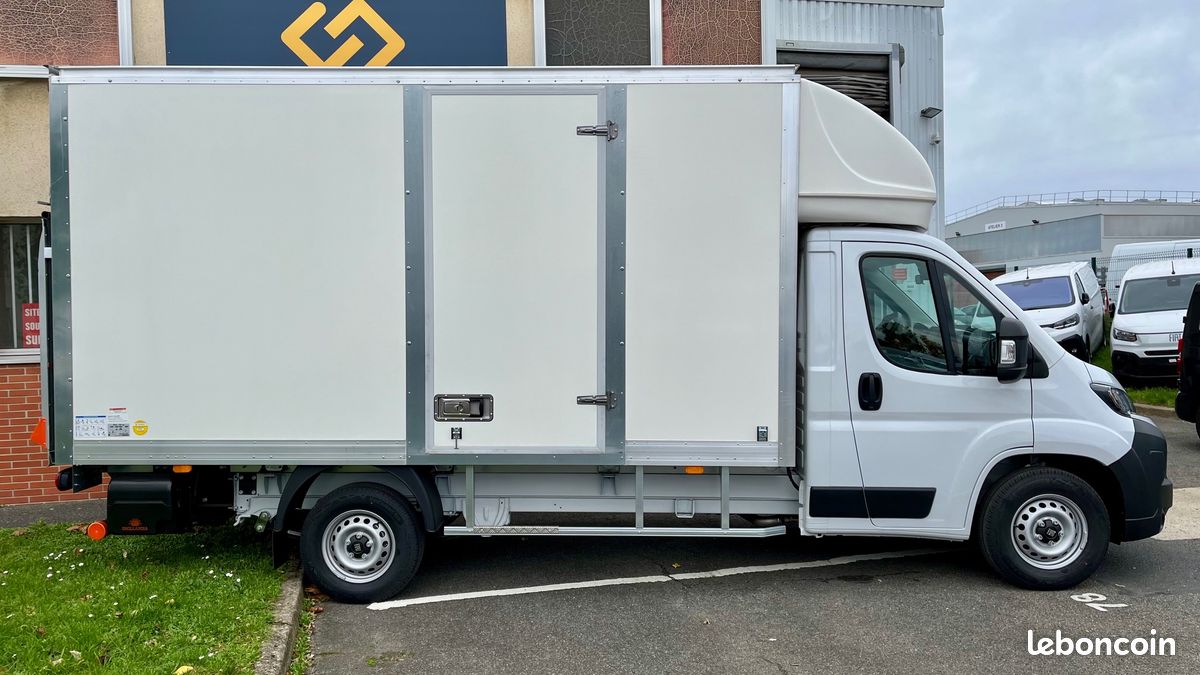 40 990 ht / fiat ducato maxi caisse 20m3 hayon auvent capucine porte laterale 2.2 180 cv BVA neuf / tva recuperable (image 2)