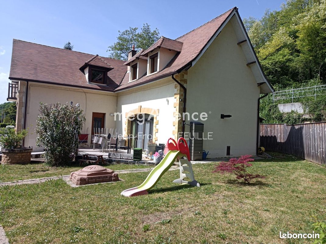 Maison 7 pièces 243 m² · à Creysse · 243 m² · 229 900 €