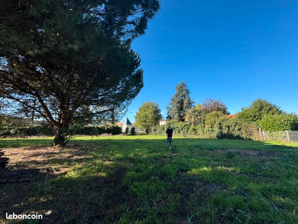 Terrain 1 640 m² Villandraut · 85 000 €