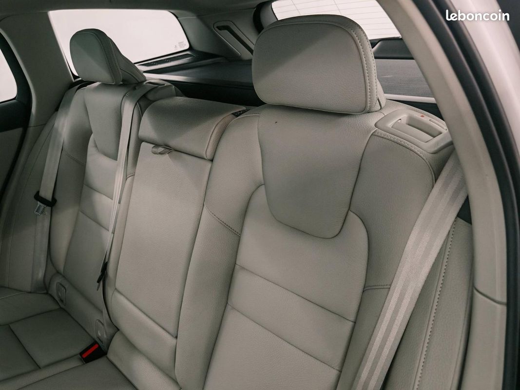 Volvo V60 B4 197ch Ultimate Style Dark Geartronic 8 (image 29)