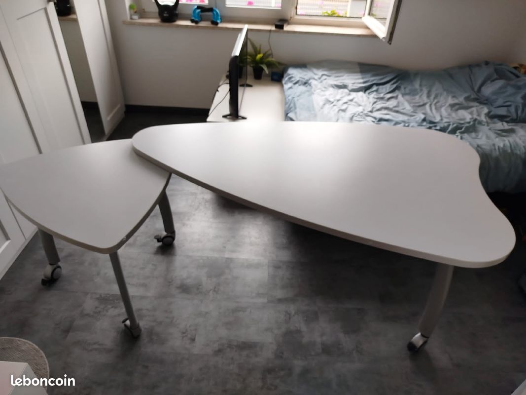 Bureau (image 1)