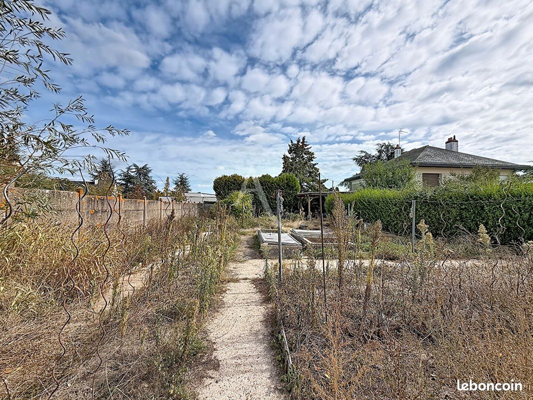 Terrain 880 m² · à Verrières-en-Anjou · 880 m² · 156 300 €