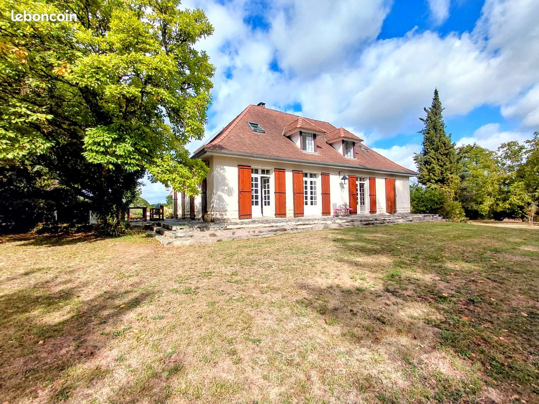 Maison 11 pièces 380 m² · à Lempzours · 380 m² · 470 000 €