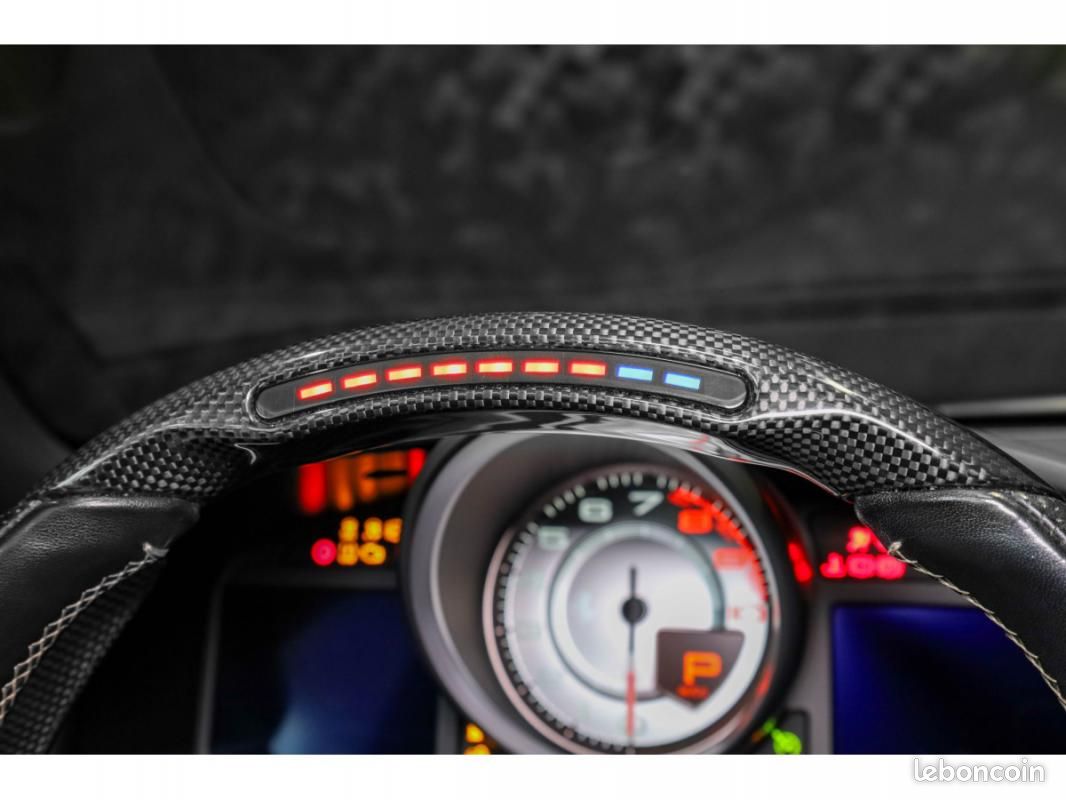 Ferrari GTC4 Lusso V8 - NERO DAYTONA / CAMÉRA CARBONE SIÈGES VENTILÉS ALCANTARA (image 18)