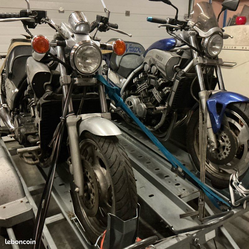 Lot de 2 vMax an 89 et 93 en l’état prix du lot 4500 euros me contacter ...