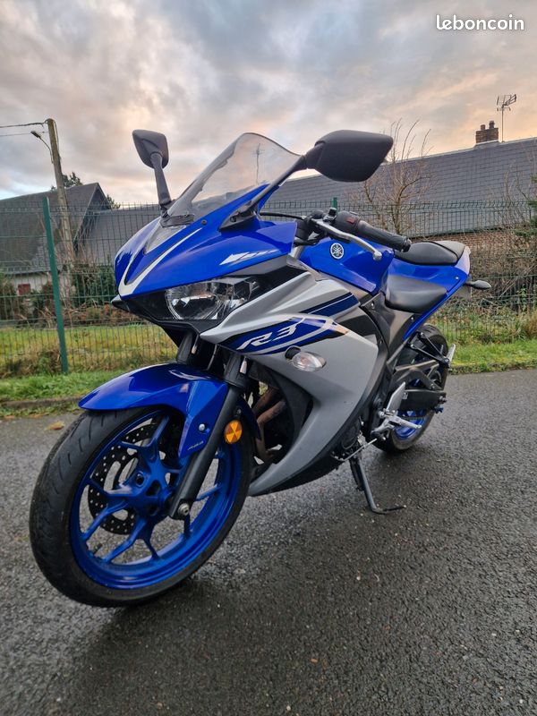 Yamaha R3 - Motos