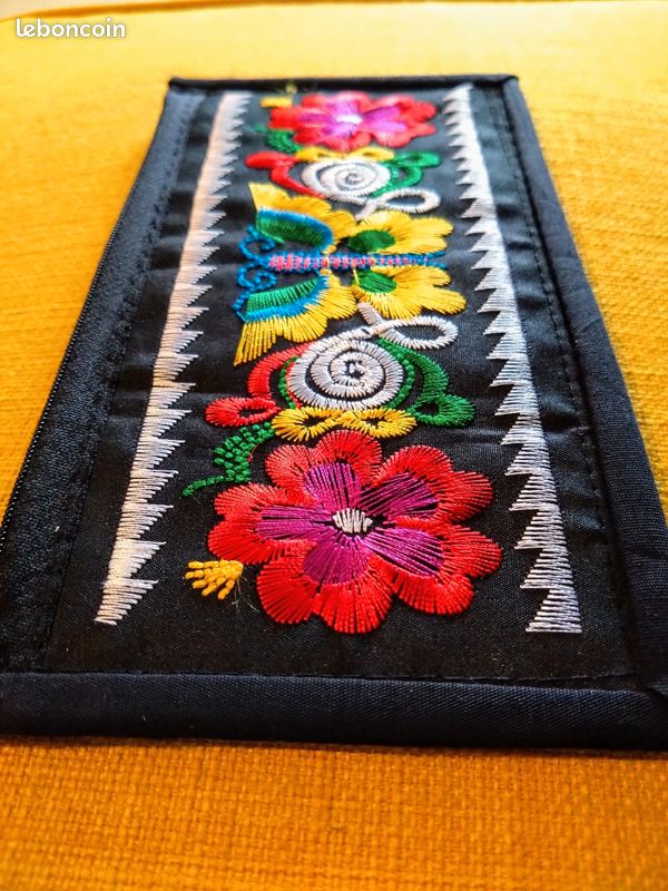 🦋🏵️ Jolie pochette brodée motif papillon et fleurs (image 4)