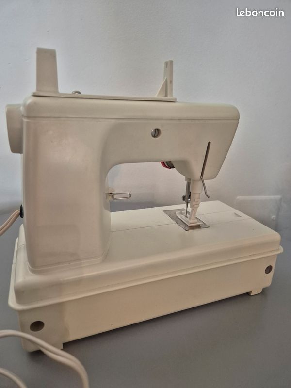 Machine à coudre jouet vintage Singer 67B - année 70 parfait état de marche (image 3)