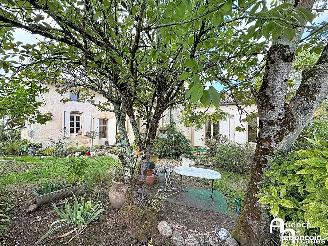 Maison 7 pièces 197 m² · à Prignac-et-Marcamps · 197 m² · 430 000 €