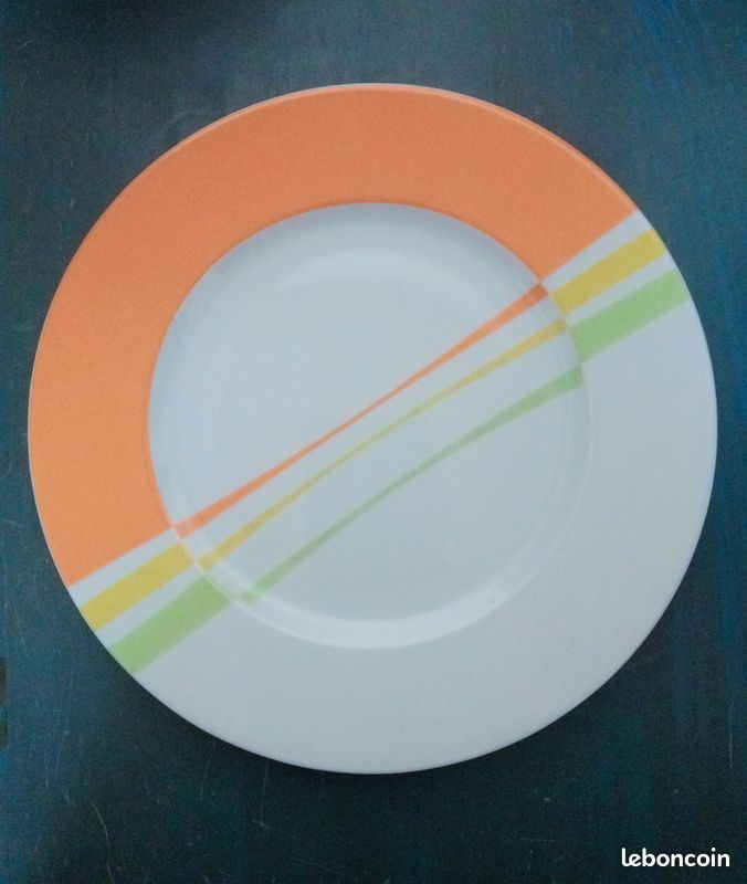12 assiettes à dessert Porcelaine (image 1)
