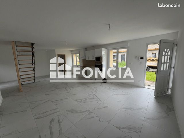 Maison 3 pièces 81 m² · à Saint-Savin · 81 m² · 800 €