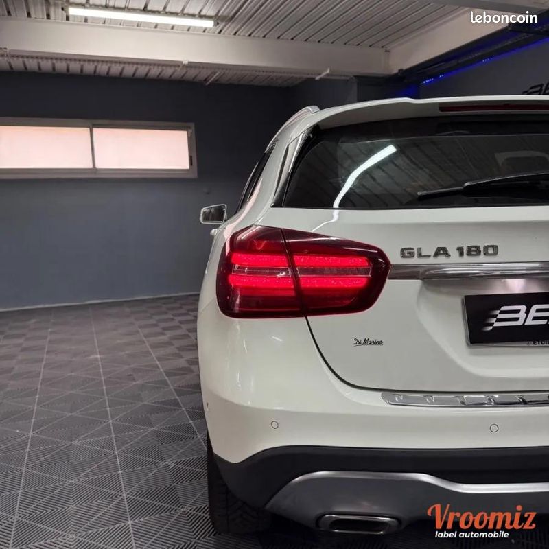Mercedes Classe Gla (2) 180 SENSATION 7G-DCT - CAMERA/CARPLAY/CLIM/BOITE AUTO/GPS - GARANTIE 3MOIS (image 18)