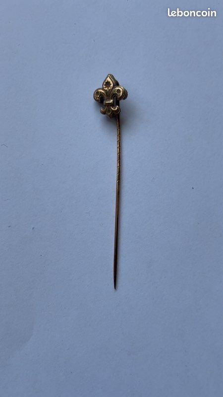 ANCIENNE BROCHE. FLEUR de lys. royaliste. Jeanne D'Arc. EUR 24,99 - FR