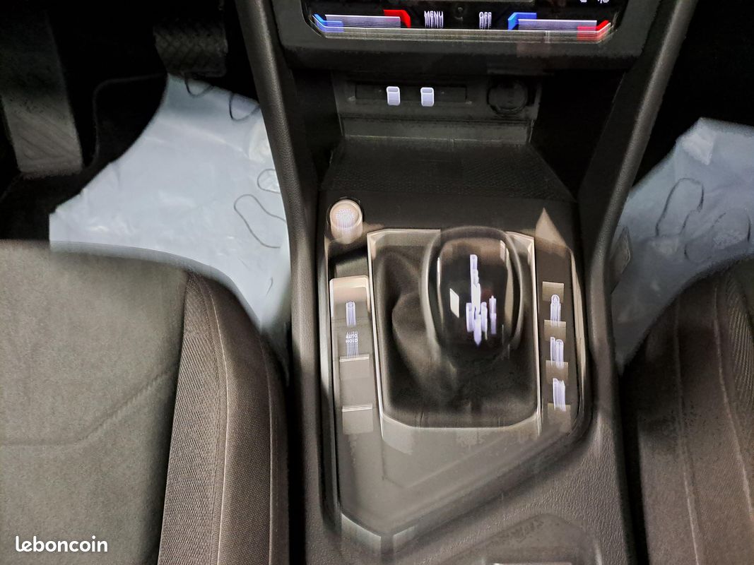 VOLKSWAGEN Tiguan 2.0 TDI 150ch DSG7 Elegance (image 22)