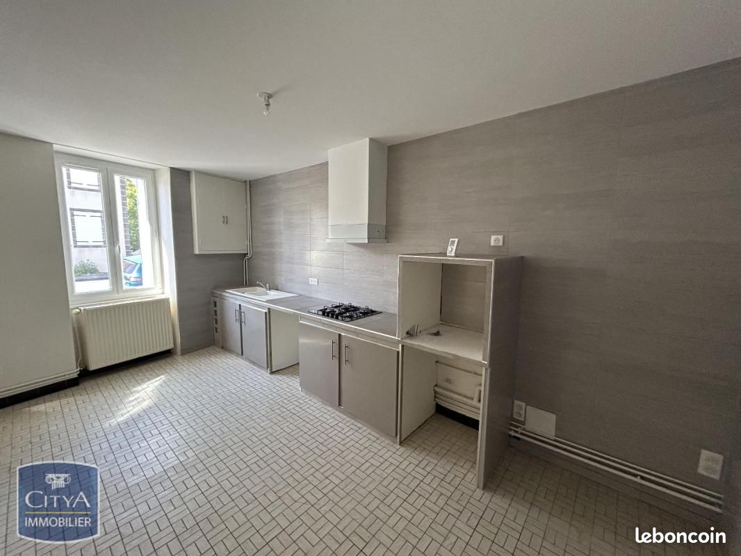 Appartement 5 pièces 136 m² · à Veyre-Monton · 136 m² · 880 €/mois