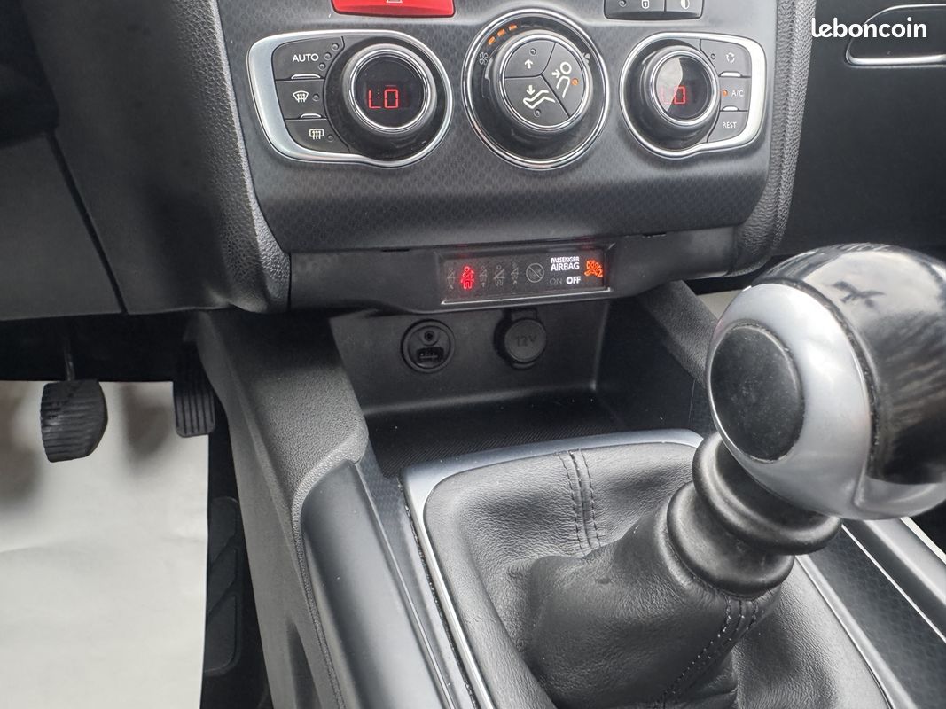 Citroen DS4 1.6 BLUEHDI 120CH SO CHIC S&S (image 18)