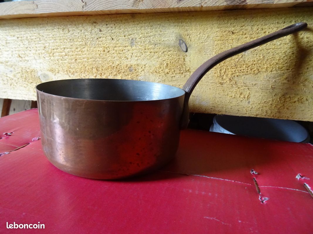 Casserole En Cuivre Générique - Diamètre 20cm, Profondeur 10cm - Occasion