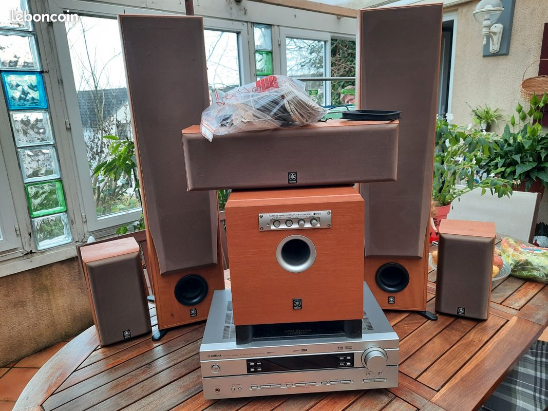 A Vendre home cinéma 5.1 avec caisson de basse Marque YAMAHA COULEUR BOIS CLAIRE (image 2)