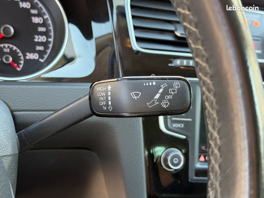 VOLKSWAGEN Golf 1.2 110ch Allstar - CarPlay - Suivi complet - Faible kilométrage (image 22)