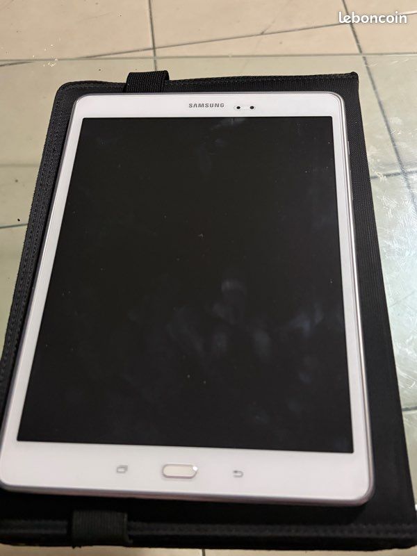 Tablette Samsung Galaxy Tab A 9.7 – SM-T550 – 16 Go (Wi-Fi) (image 1)