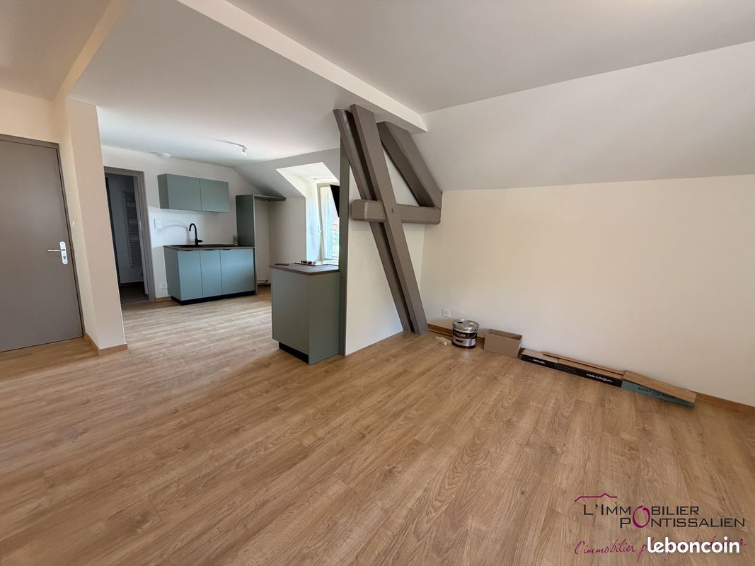 Appartement 3 pièces 70 m² · à La Cluse-Et-Mijoux · 70 m² · 810 €