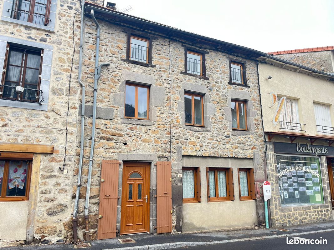 Maison 5 pièces 120 m² · à Ferrières-Saint-Mary · 120 m² · 65 000 €