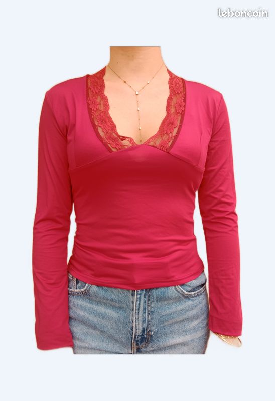 Haut dentelle rouge (image 1)