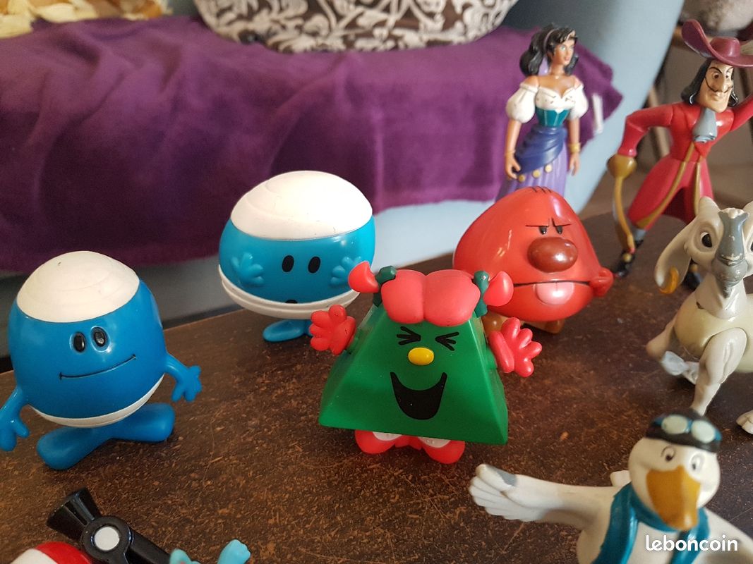 Lot de 45 figurines (image 1)