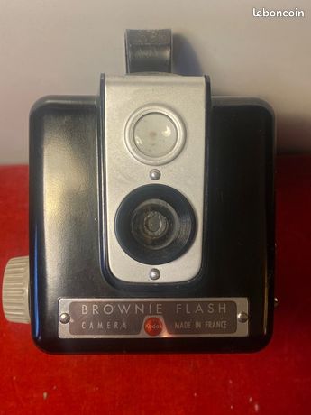 KODAK BABY BROWNIE, appareil photo argentique ancien avec son étui cuir. EUR 10,00 - FR