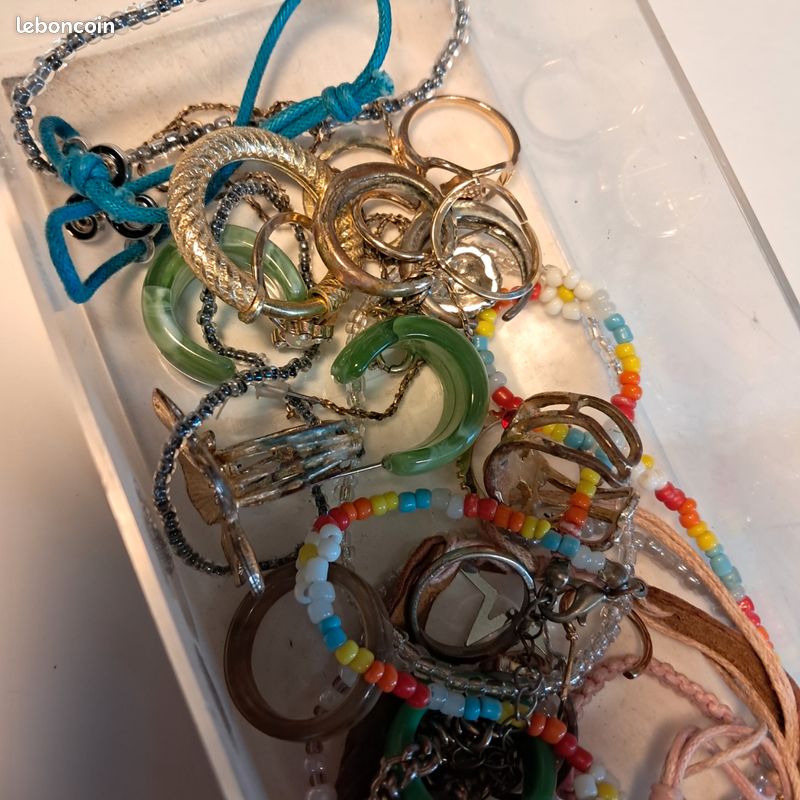 Lot De Bijoux Fantaisie Cassés Pour Réparation Ou Créations - Origine France