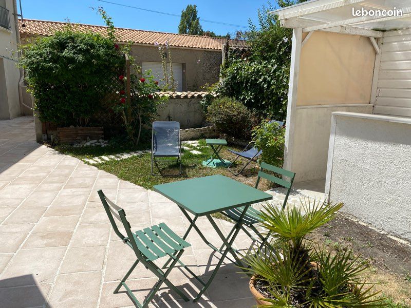 Location maison de pays rénovée tout confort Chéray Ile d'Oléron gite 12 personnes (image 2)