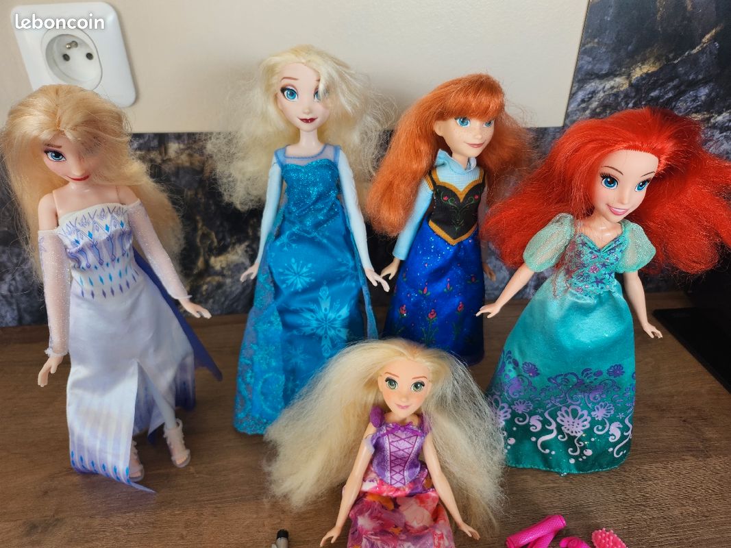 Lots barbies Disney (image 2)