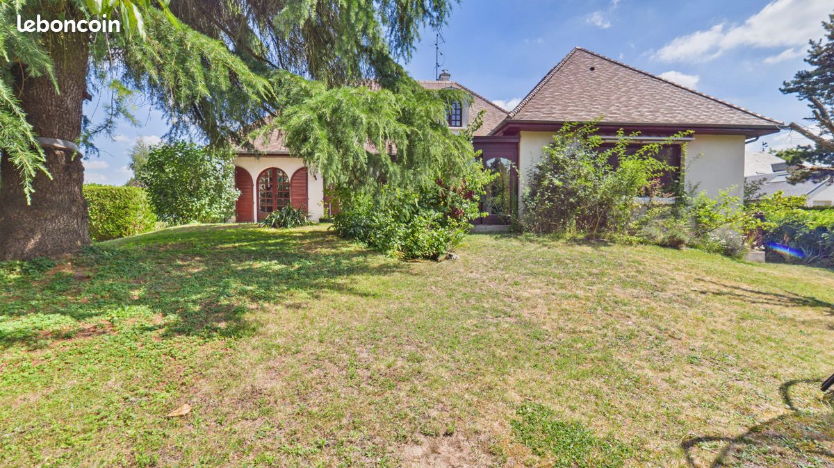 Maison 8 pièces 210 m² · à Méré · 210 m² · 699 500 €