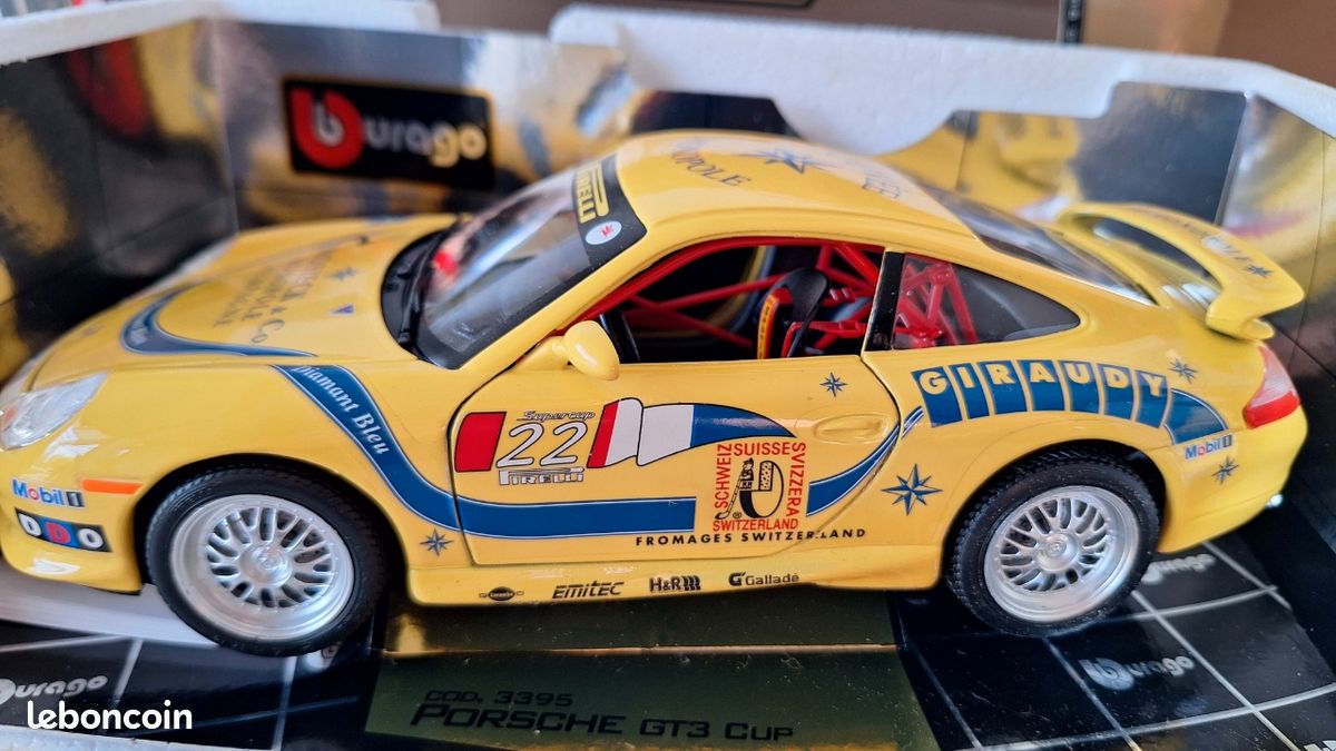 voiture miniature rallye PORSCHE GT3 Cup 1/18 Burago en boite